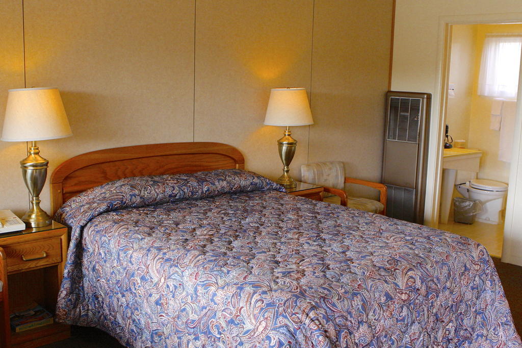 Melody Ranch Motel Paso Robles Room photo