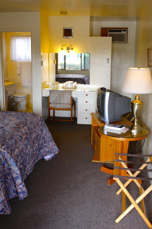 Melody Ranch Motel Paso Robles Room photo