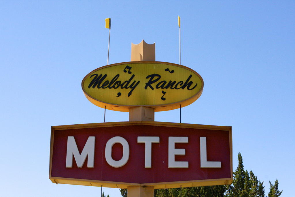 Melody Ranch Motel Paso Robles Exterior photo